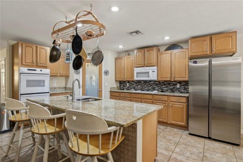 Casa en venta en Howey-in-the-Hills, Florida, 4 dormitorios, 324.97 m2 № 2349224 - foto 17