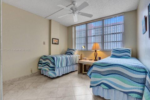 Copropriété à louer à Hallandale Beach, Floride: 2 chambres, 116.13 m2 № 2053864 - photo 8
