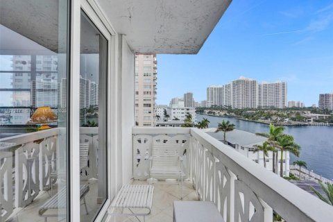 Copropriété à louer à Hallandale Beach, Floride: 2 chambres, 116.13 m2 № 2053864 - photo 30