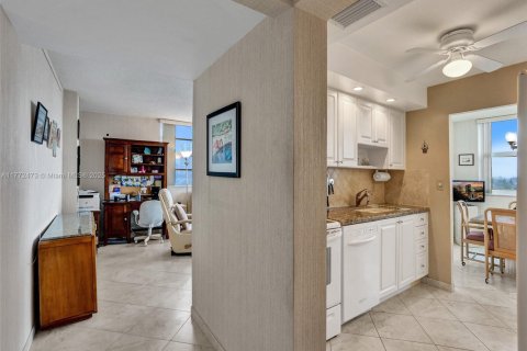 Copropriété à louer à Hallandale Beach, Floride: 2 chambres, 116.13 m2 № 2053864 - photo 19