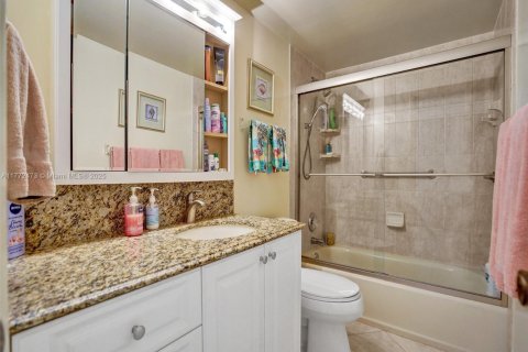Copropriété à louer à Hallandale Beach, Floride: 2 chambres, 116.13 m2 № 2053864 - photo 7