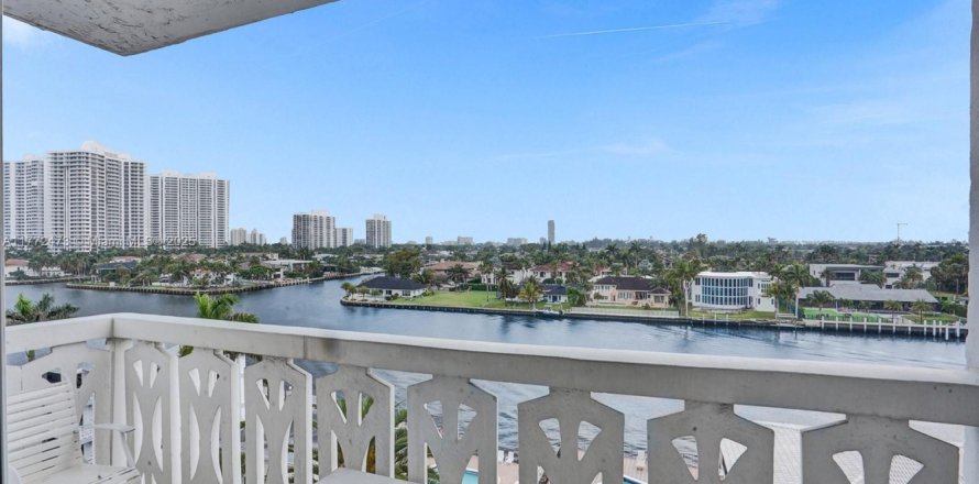 Condo à Hallandale Beach, Floride, 2 chambres  № 2053864
