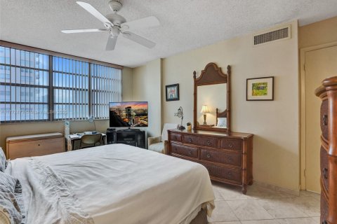 Copropriété à louer à Hallandale Beach, Floride: 2 chambres, 116.13 m2 № 2053864 - photo 12