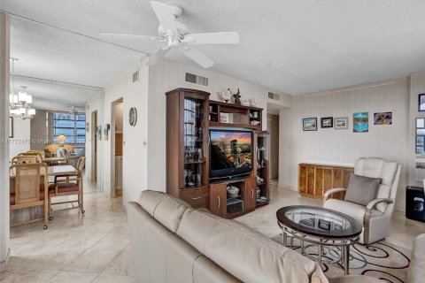 Copropriété à louer à Hallandale Beach, Floride: 2 chambres, 116.13 m2 № 2053864 - photo 22