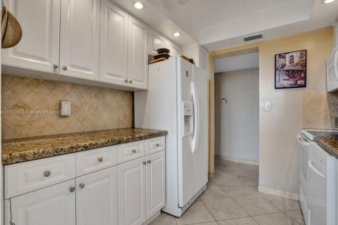 Copropriété à louer à Hallandale Beach, Floride: 2 chambres, 116.13 m2 № 2053864 - photo 14