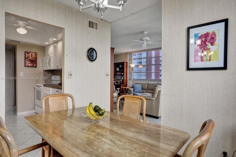 Copropriété à louer à Hallandale Beach, Floride: 2 chambres, 116.13 m2 № 2053864 - photo 25