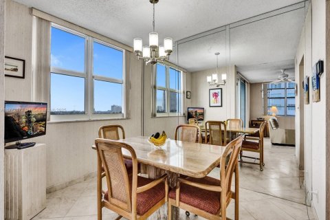 Copropriété à louer à Hallandale Beach, Floride: 2 chambres, 116.13 m2 № 2053864 - photo 23