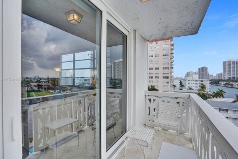 Copropriété à louer à Hallandale Beach, Floride: 2 chambres, 116.13 m2 № 2053864 - photo 29