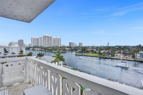 Copropriété à louer à Hallandale Beach, Floride: 2 chambres, 116.13 m2 № 2053864 - photo 9