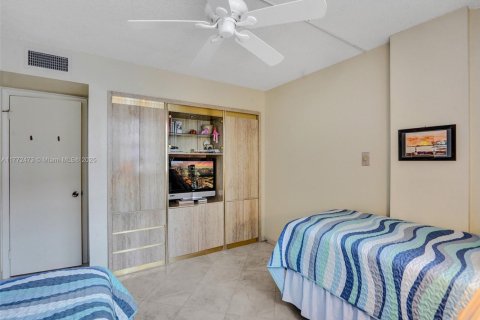 Copropriété à louer à Hallandale Beach, Floride: 2 chambres, 116.13 m2 № 2053864 - photo 13