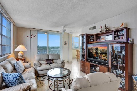 Copropriété à louer à Hallandale Beach, Floride: 2 chambres, 116.13 m2 № 2053864 - photo 3