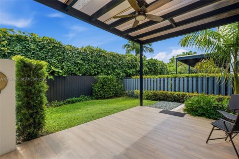 Touwnhouse à vendre à Miami, Floride: 4 chambres, 187.29 m2 № 2404276 - photo 24