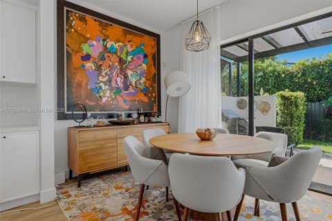Touwnhouse à vendre à Miami, Floride: 4 chambres, 187.29 m2 № 2404276 - photo 4