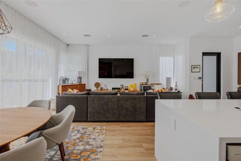 Touwnhouse à vendre à Miami, Floride: 4 chambres, 187.29 m2 № 2404276 - photo 15
