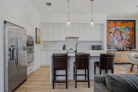 Touwnhouse à vendre à Miami, Floride: 4 chambres, 187.29 m2 № 2404276 - photo 3