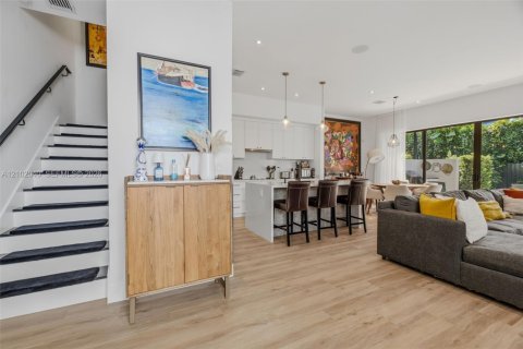 Touwnhouse à vendre à Miami, Floride: 4 chambres, 187.29 m2 № 2404276 - photo 12