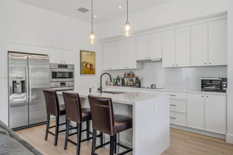 Touwnhouse à vendre à Miami, Floride: 4 chambres, 187.29 m2 № 2404276 - photo 10