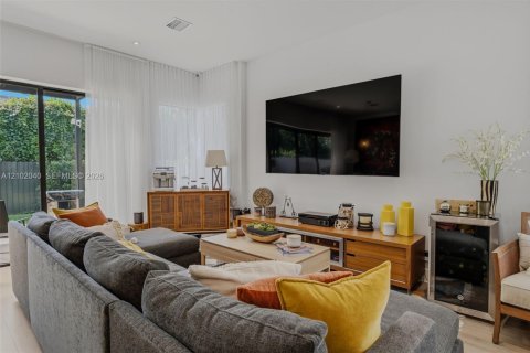 Touwnhouse à vendre à Miami, Floride: 4 chambres, 187.29 m2 № 2404276 - photo 9