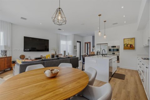 Touwnhouse à vendre à Miami, Floride: 4 chambres, 187.29 m2 № 2404276 - photo 5