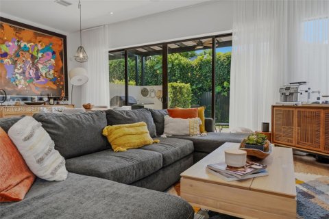 Touwnhouse à vendre à Miami, Floride: 4 chambres, 187.29 m2 № 2404276 - photo 8