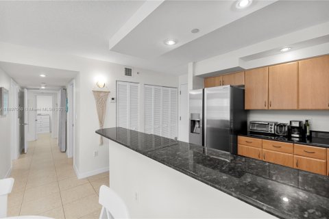 Condominio en alquiler en Miami Beach, Florida, 2 dormitorios, 115.01 m2 № 1949149 - foto 12