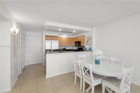 Condominio en alquiler en Miami Beach, Florida, 2 dormitorios, 115.01 m2 № 1949149 - foto 6