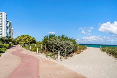 Condominio en alquiler en Miami Beach, Florida, 2 dormitorios, 115.01 m2 № 1949149 - foto 30