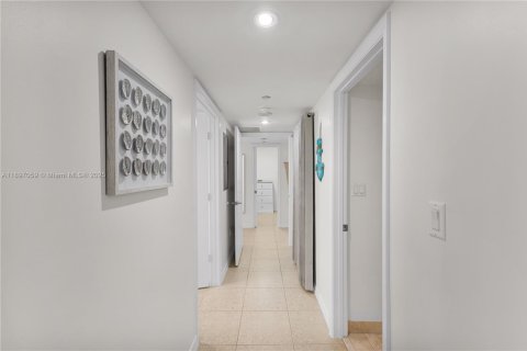 Condominio en alquiler en Miami Beach, Florida, 2 dormitorios, 115.01 m2 № 1949149 - foto 21