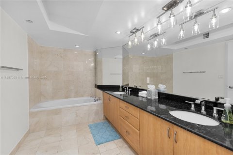 Condominio en alquiler en Miami Beach, Florida, 2 dormitorios, 115.01 m2 № 1949149 - foto 16