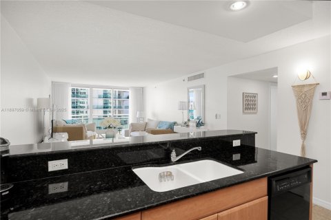 Condominio en alquiler en Miami Beach, Florida, 2 dormitorios, 115.01 m2 № 1949149 - foto 11