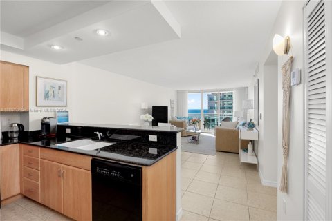 Condominio en alquiler en Miami Beach, Florida, 2 dormitorios, 115.01 m2 № 1949149 - foto 8