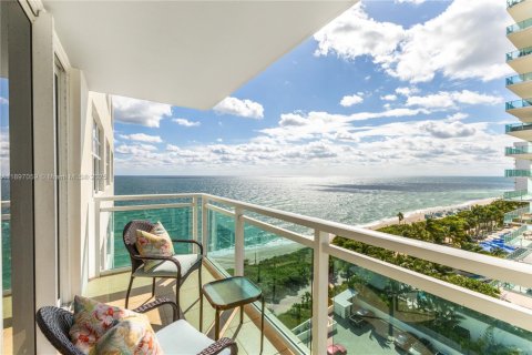 Condominio en alquiler en Miami Beach, Florida, 2 dormitorios, 115.01 m2 № 1949149 - foto 24