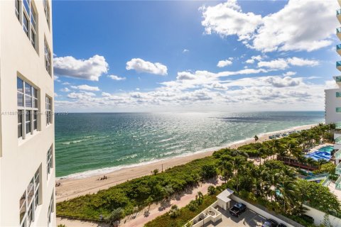 Condominio en alquiler en Miami Beach, Florida, 2 dormitorios, 115.01 m2 № 1949149 - foto 2