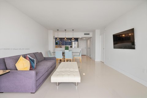 Condo in Aventura, Florida, 1 bedroom  № 1813838 - photo 8