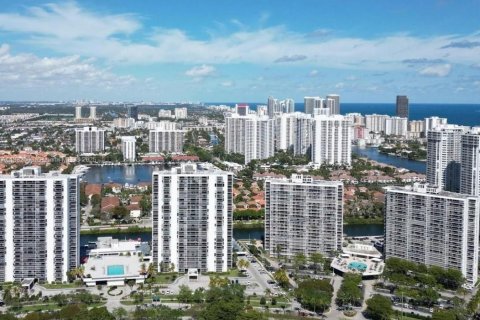 Condo in Aventura, Florida, 1 bedroom  № 1813838 - photo 21
