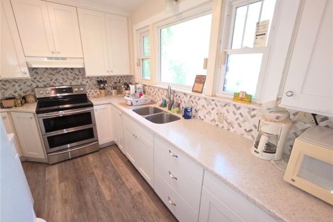 House in Brooksville, Florida 2 bedrooms, 89.84 sq.m. № 2211630 - photo 13