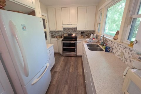 House in Brooksville, Florida 2 bedrooms, 89.84 sq.m. № 2211630 - photo 12