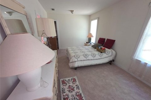 House in Brooksville, Florida 2 bedrooms, 89.84 sq.m. № 2211630 - photo 15