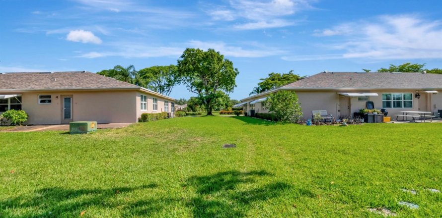 House in Delray Beach, Florida 2 bedrooms, 105.63 sq.m. № 1187058