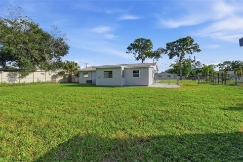 Villa ou maison à vendre à Bradenton, Floride: 3 chambres, 108.05 m2 № 2418384 - photo 27