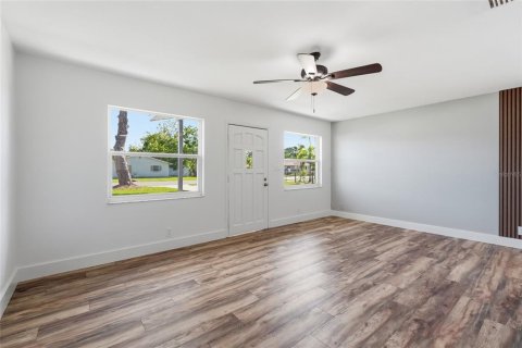 Villa ou maison à vendre à Bradenton, Floride: 3 chambres, 108.05 m2 № 2418384 - photo 4