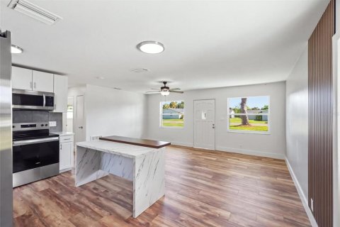 Villa ou maison à vendre à Bradenton, Floride: 3 chambres, 108.05 m2 № 2418384 - photo 10
