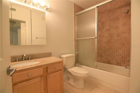 Copropriété à louer à Sarasota, Floride: 2 chambres, 98.29 m2 № 2229840 - photo 15