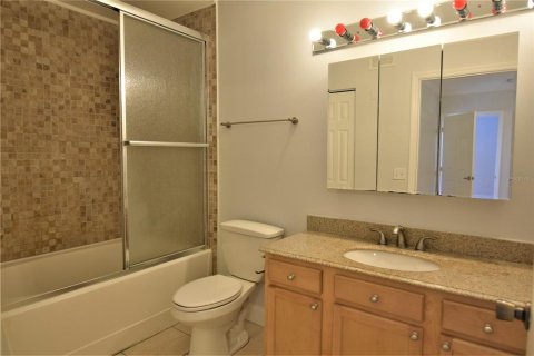 Copropriété à louer à Sarasota, Floride: 2 chambres, 98.29 m2 № 2229840 - photo 12
