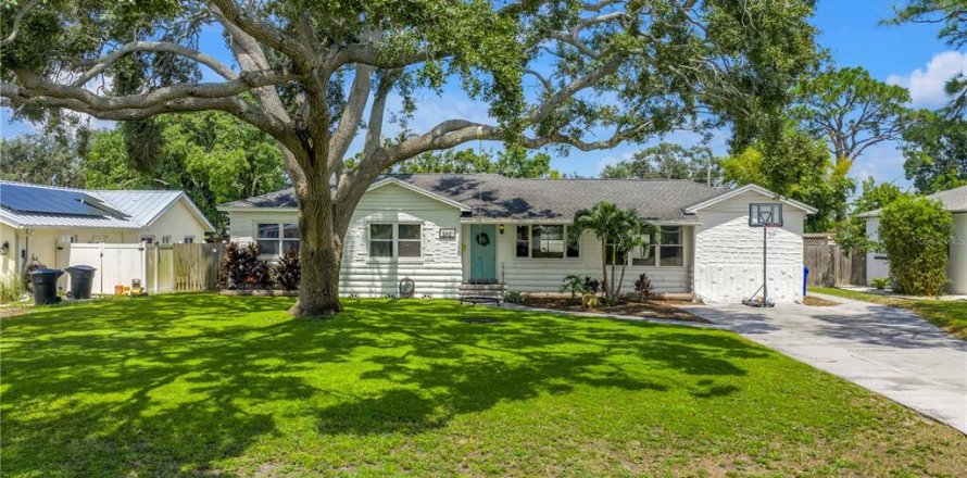 Villa ou maison à Saint Petersburg, Floride 4 chambres, 143.16 m2 № 1916122