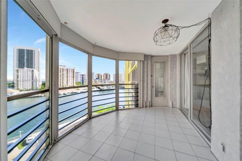 Condominio en venta en Hallandale Beach, Florida, 2 dormitorios, 131.92 m2 № 1470778 - foto 4