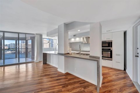 Condominio en venta en Hallandale Beach, Florida, 2 dormitorios, 131.92 m2 № 1470778 - foto 12