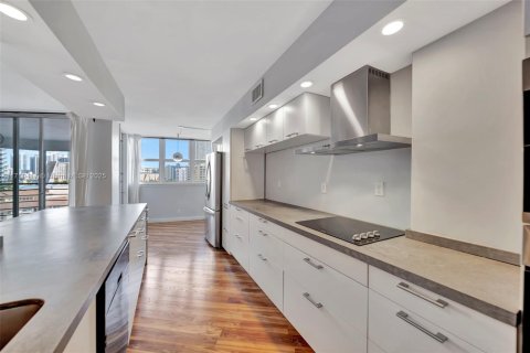 Condominio en venta en Hallandale Beach, Florida, 2 dormitorios, 131.92 m2 № 1470778 - foto 7