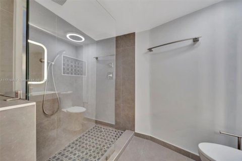 Condominio en venta en Hallandale Beach, Florida, 2 dormitorios, 131.92 m2 № 1470778 - foto 20
