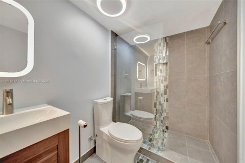 Condominio en venta en Hallandale Beach, Florida, 2 dormitorios, 131.92 m2 № 1470778 - foto 24